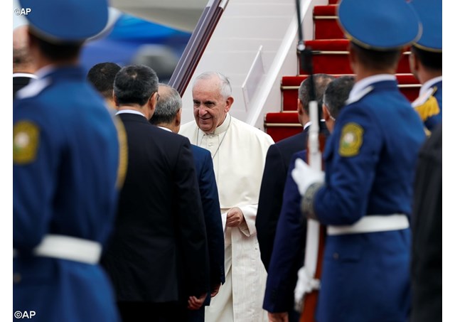 Pope Francis is received by Azerbaijan's authorities as he arrives in Azerbaijan's capital Baku, Sunday, 2 Oct 2016, for a 10-hour visit - AP