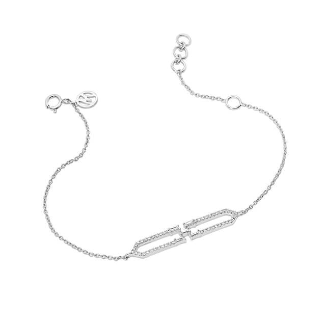 A silver bracelet with a chain

Description automatically generated