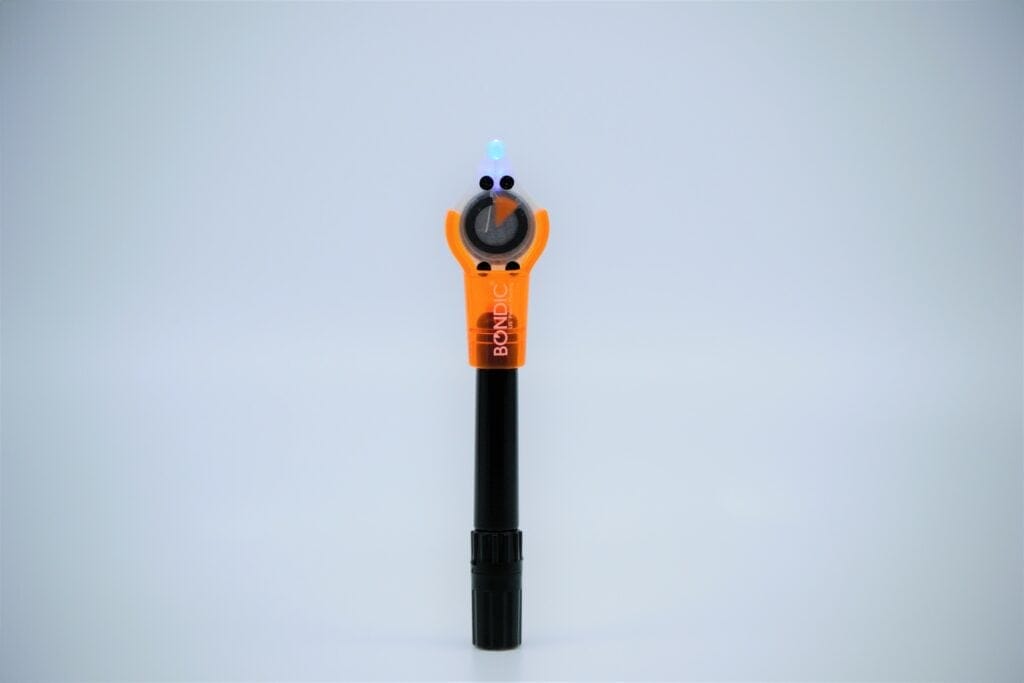 An image of Bondic UV light pen