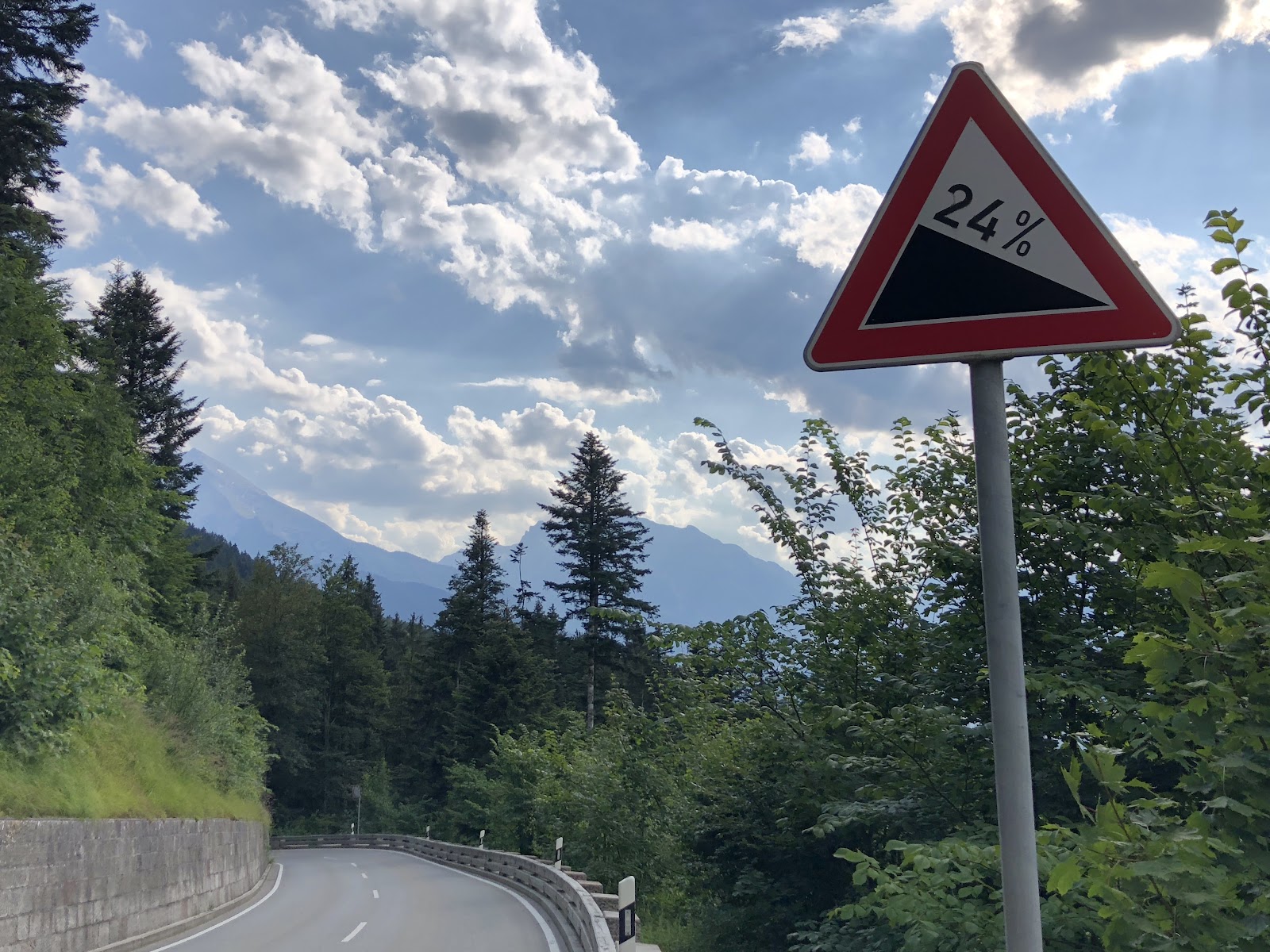 Kehlsteinhaus - Eagles Nest - STEEP! Climbing Kehlsteinhaus - Eagles Nest by bike - steep grade road sign