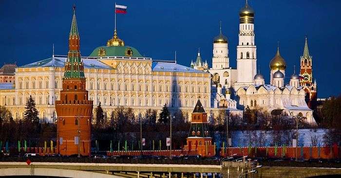 Tour du lịch Nga - Điện Kremlin tòa lâu đài rất đồ sộ