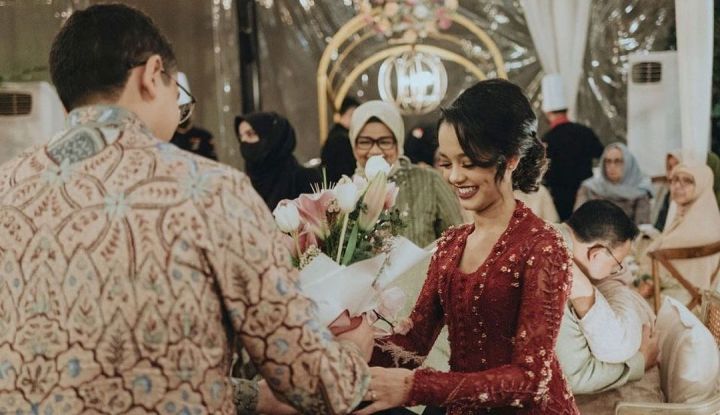 Jokowi Hadiri Resepsi Pernikahan Putri Anies dengan Senyum Simpul: Haters Anies Langsung Stres dan Pingsan