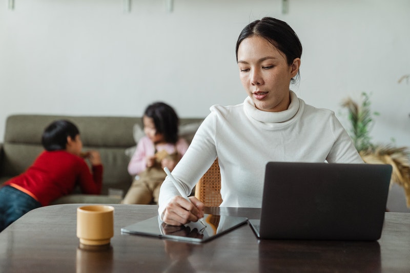 A working mom who is a social media specialist preparing for interview