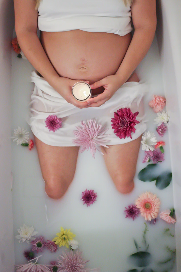 maternity photo in bath
