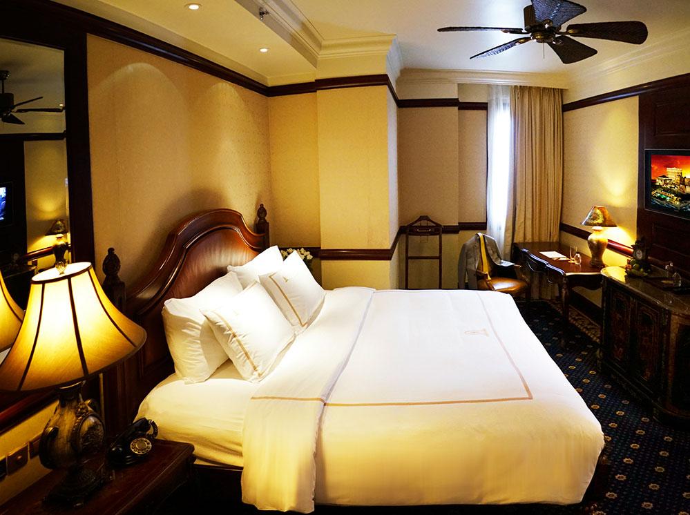 http://www.imperialhotel.vn/upload/images/ROOM-HOTEL-SUITE/Grand-Suite/GRAND-SUITE-01.jpg