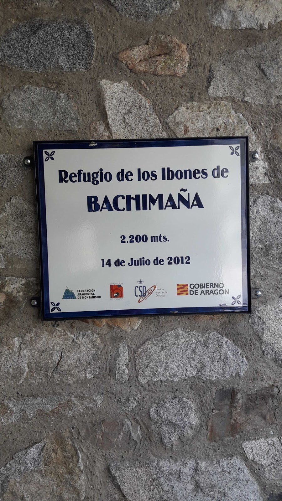 Cartel en el refugio de Bachimaña