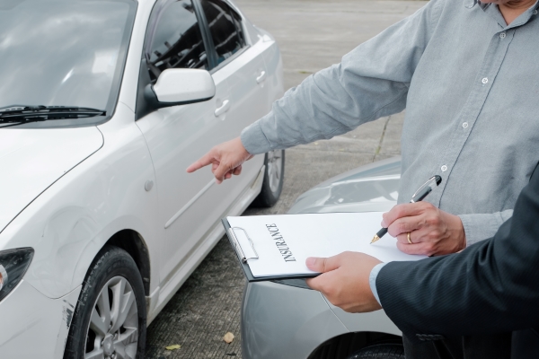 loss-adjuster-insurance-agent-inspecting-damaged-car-sales-manager-giving-advice