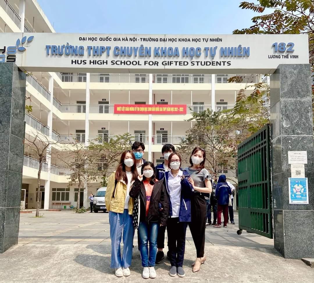 A group of people posing for a photo in front of a building</p>
<p>Description automatically generated