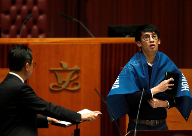 對於2016年的宣誓風波，梁頌恆說：「如果現在讓我再選擇一次，我會選擇做盡一點。」（路透社資料圖片）