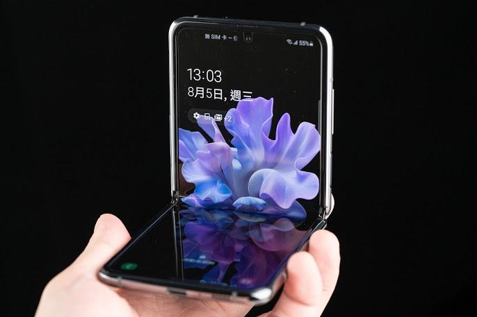三星摺疊手機隨著 5G 升級啦！Samsung Galaxy Z Flip 5G 開箱評測體驗｜高通驍龍 S865+、爆 Ping 測試、Dynamic AMOLED、HDR10+、5G 手機、折疊手機推薦、無線充電｜科技狗 - 5g, 5G手機, Galaxy, Galaxy Z Flip, Galaxy Z Flip 5G, Samsung, Samsung Galaxy Z Flip 5G, Z Flip, 三星, 三星折疊, 三星折疊手機, 三星摺疊手機, 女生手機, 折疊, 折疊手機, 摺疊手機, 粉餅手機, 高通 S865+ - 科技狗 3C DOG