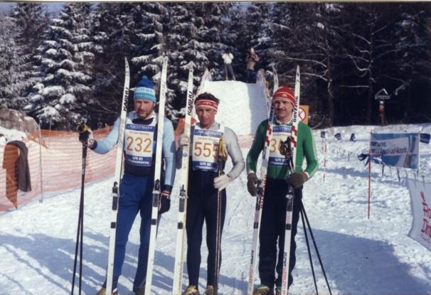 Ein Bild, das Schnee, draußen, Skifahren, darstellend enthält.

Automatisch generierte Beschreibung