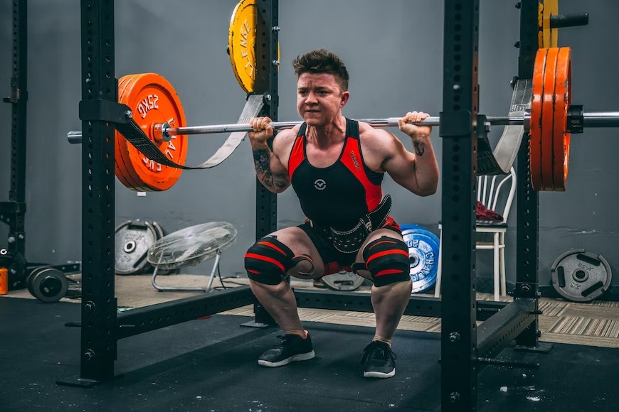 Squatting with a weightlifting belt