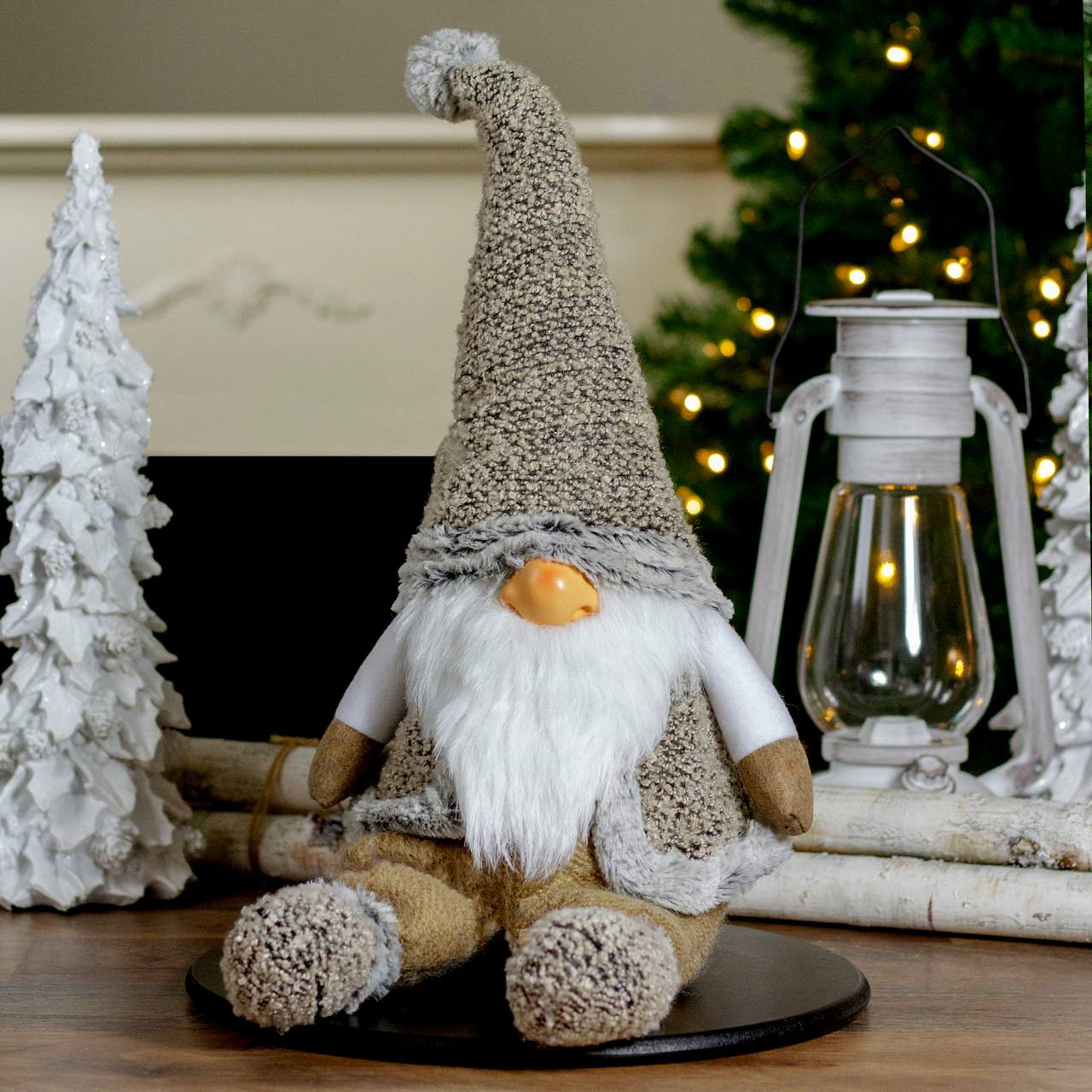 gray and beige sitting gnome
