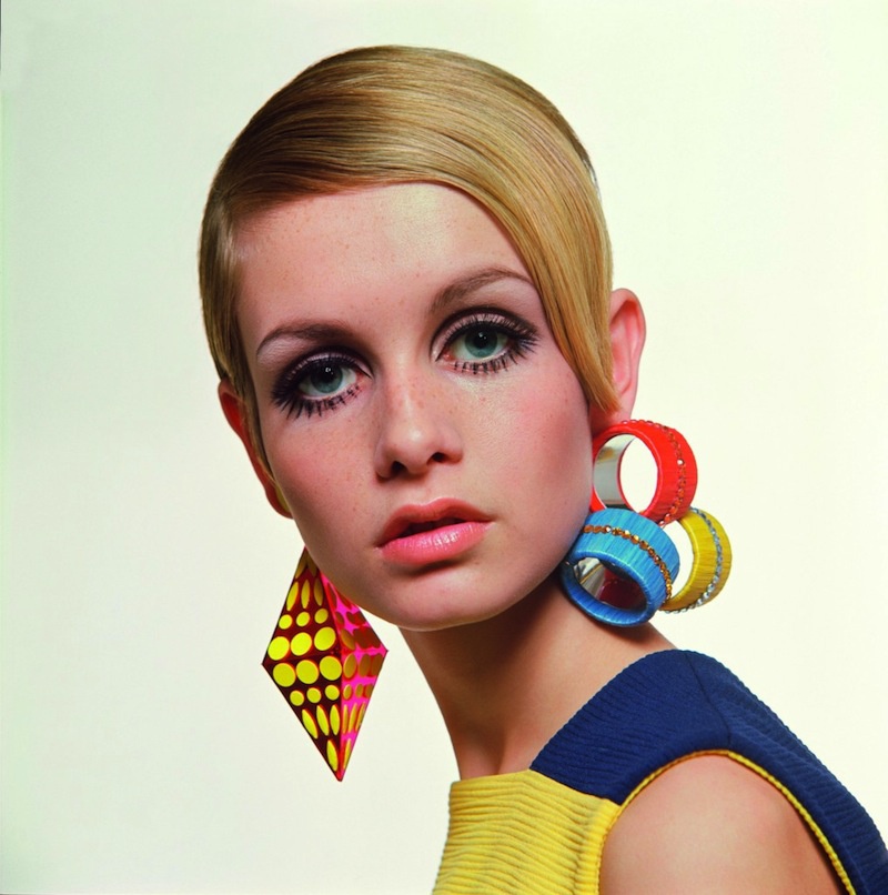 Xu hướng kẻ eyeliner lên mí mắt hay còn gọi floating eyeliner đã ra đời từ những năm 60 nhờ biểu tượng thời trang đình đám người Anh Twiggy, đến nay bỗng hot trở lại.