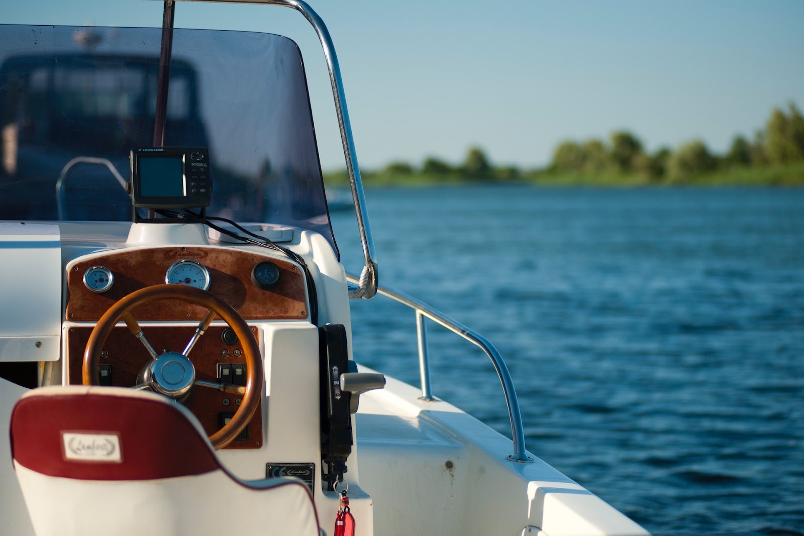 Boating is one of the outdoor adventure things to do in Sydney