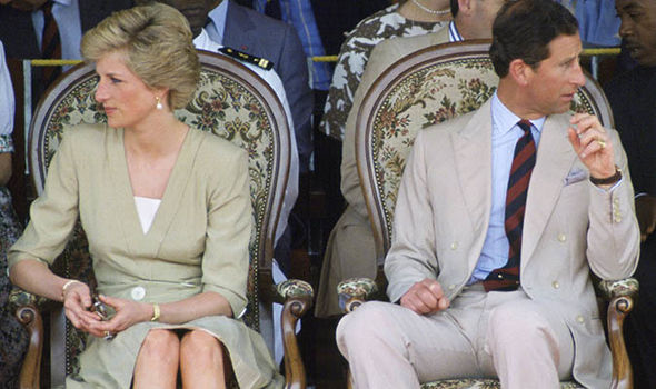 Thời điểm con trai ngoại tình, vợ chồng Nữ hoàng công khai đứng về phía Công nương Diana thông qua những lá thư bí mật lần đầu được tiết lộ - Ảnh 5.