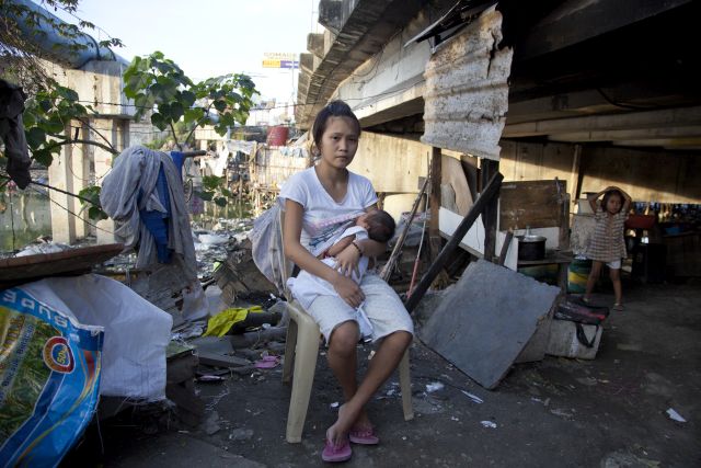 Rizelle, 17, and her three-week-old baby. Rizelle lives in a squatted home under a bridge in San Dionisio, Indonesia. Photo credit: Save the Children