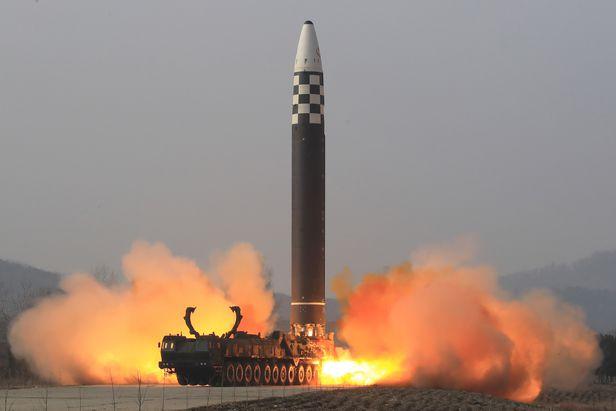  북한 대륙간탄도미사일(ICBM) '화성-17형'. /평양 노동신문 뉴스