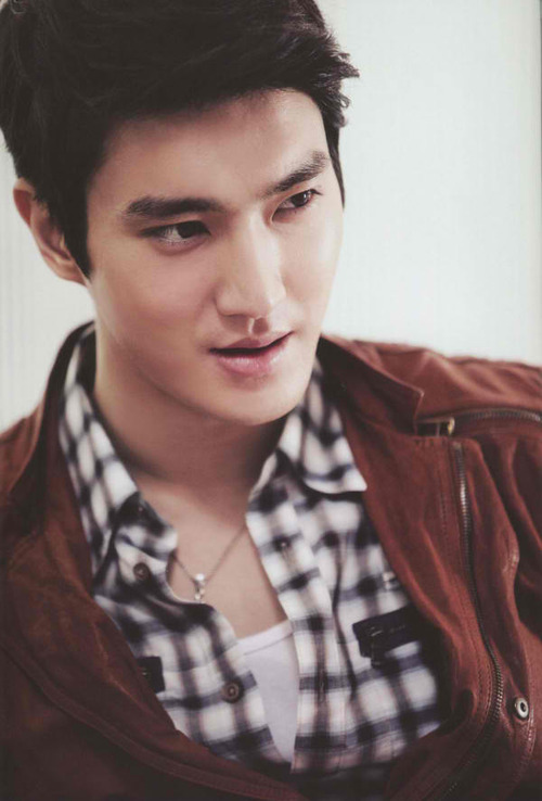 siwon-choi-siwon-33395662-500-738.jpg