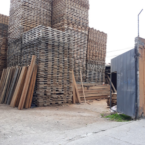 Muebles & Maderas