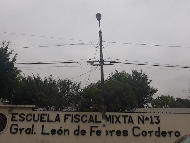 Opiniones de Escuela de Educación Básica "Gral. León de Febres Cordero" en Guayaquil - Escuela