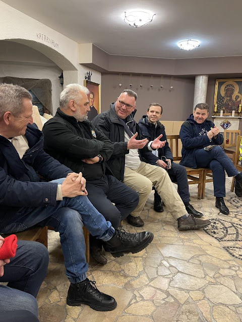 Những chuyến xe tải và Caritas: Cha Patrick Briscoe tường thuật từ Ba Lan Poland