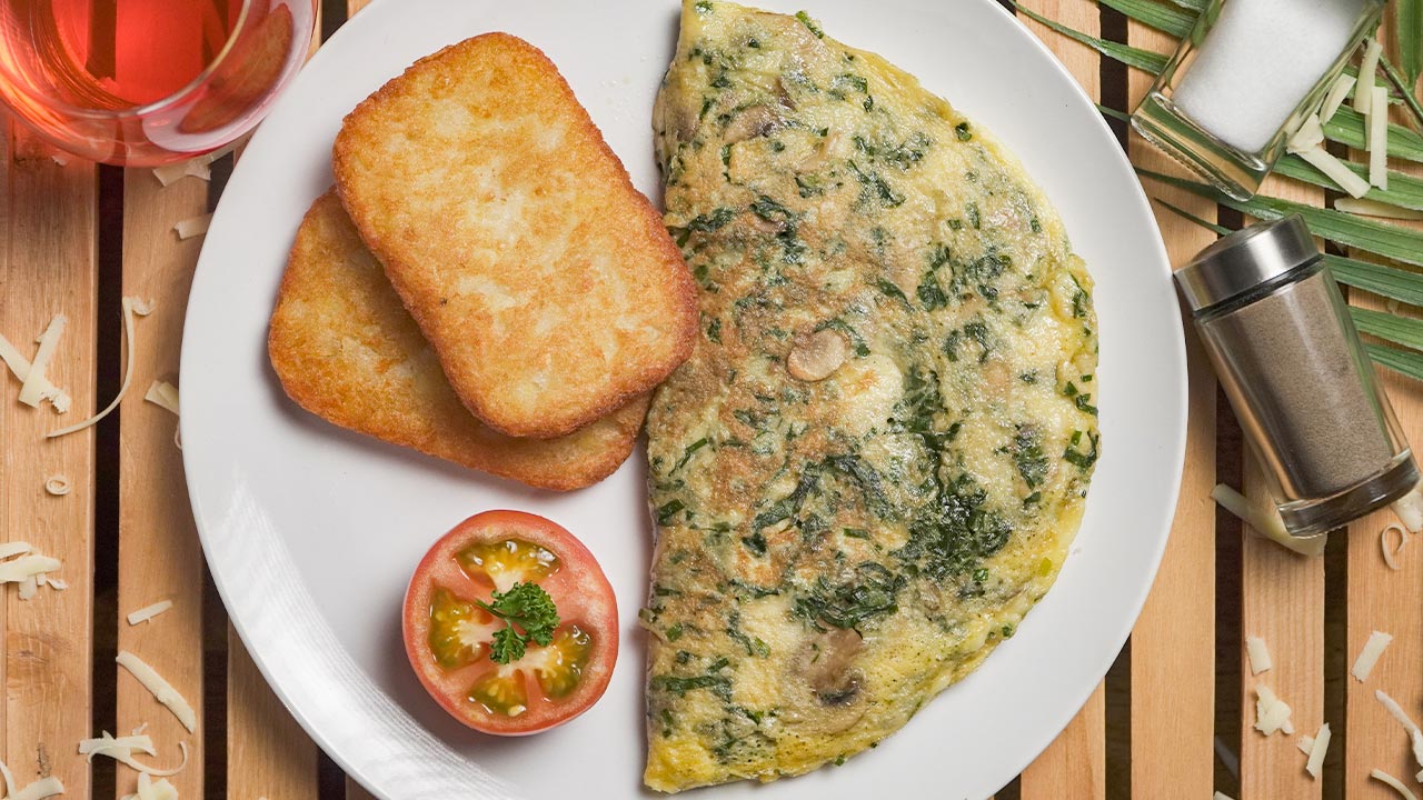 Healthy Breakfast Idea: Mushroom and spinach omelet