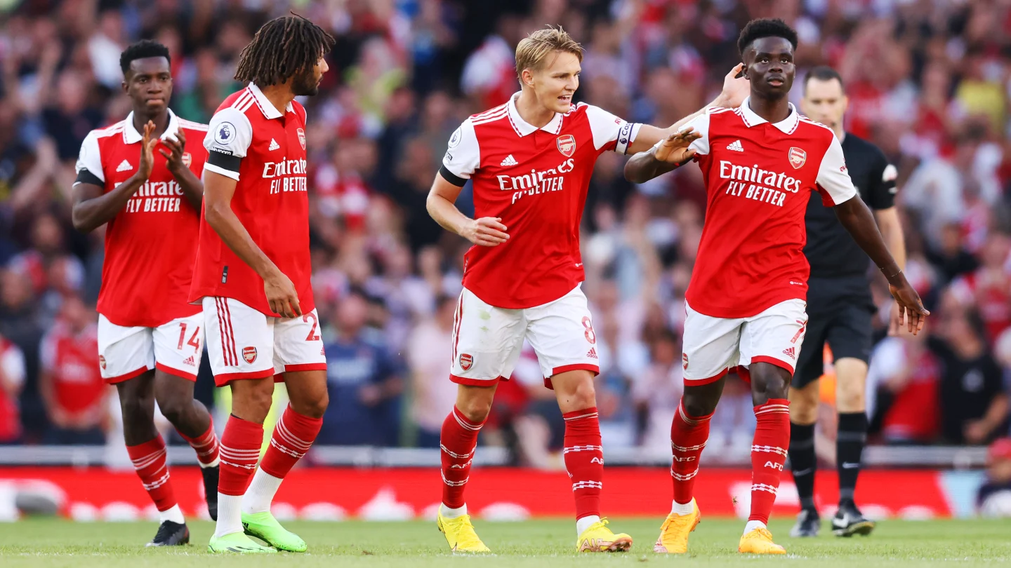 Arsenal scored two late goals to beat Fulham 2-1
