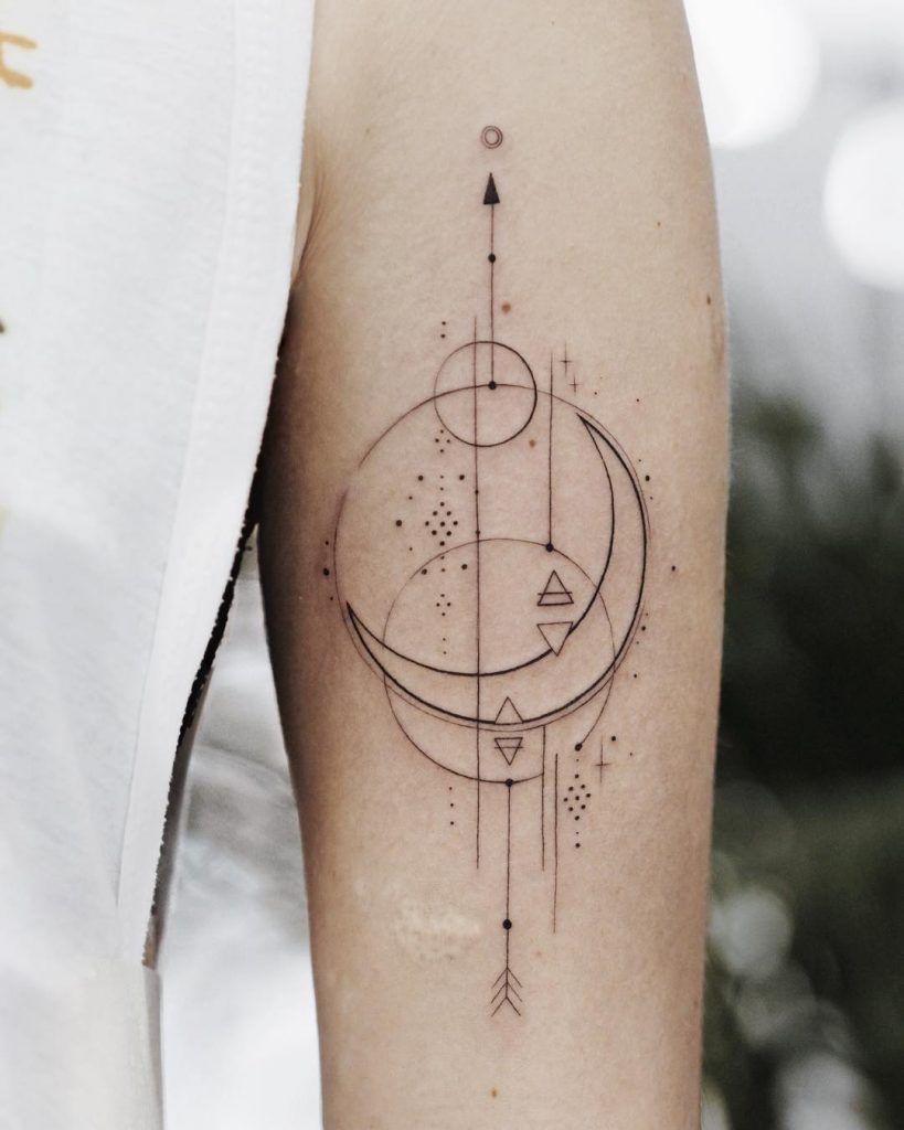 ลายสักเส้นสวยขาวดำ