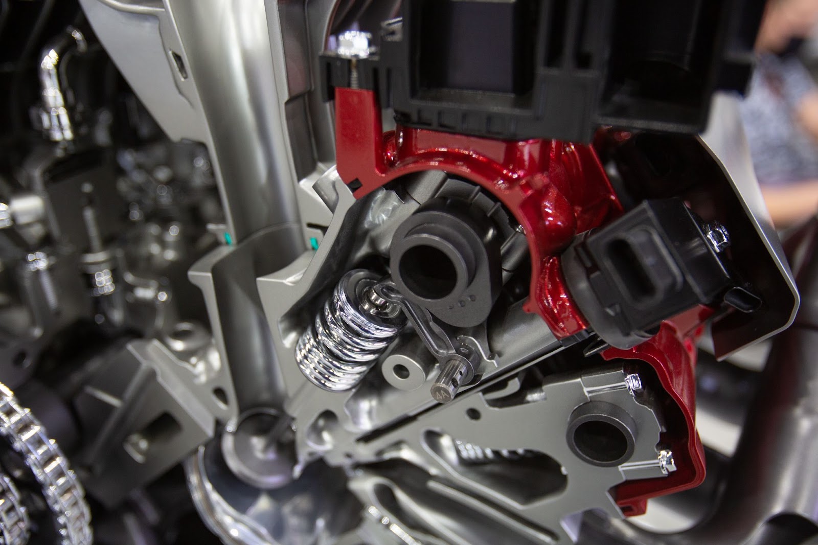 This C8 Corvette Z06 V8 Cutaway Shows How Impressive This Engine Really Is