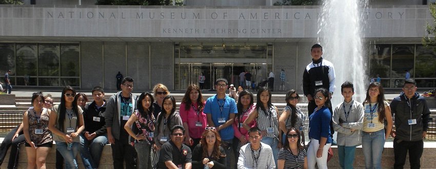 students in front of the National Museum of American History in Washington DC