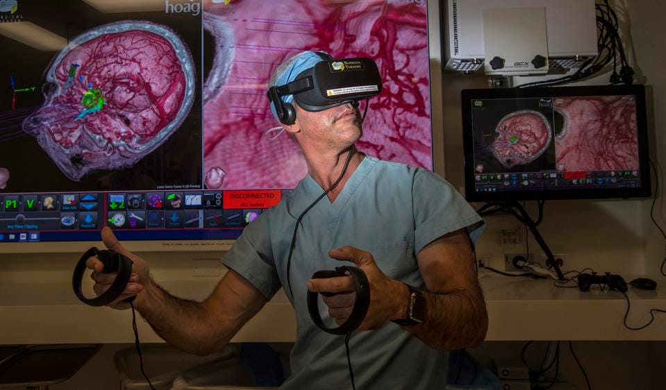 Surgeons use virtual reality to practice surgery