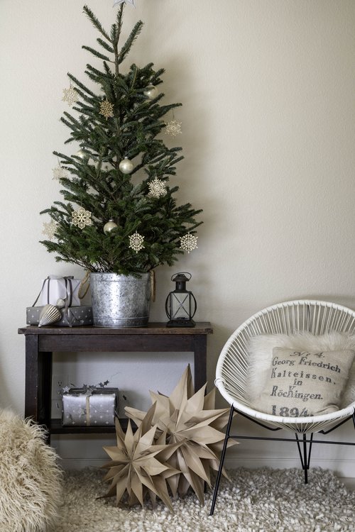 Xmas Tree w Paper Stars.jpg