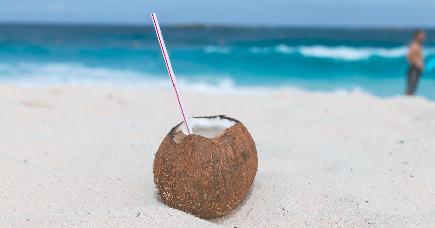 Air kelapa - 10 Cara Menghilangkan Bekas Cacar