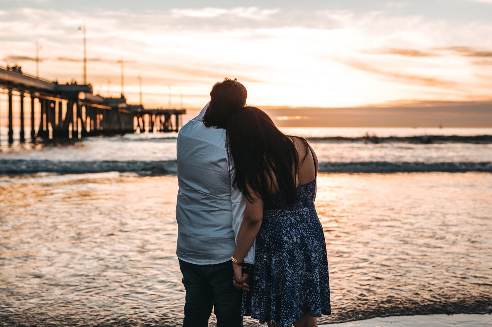 A couple standing on the beach and looking at the horizon while the woman rests her head on her partner's shoulder. If you feel stuck in your couple's relationship and want to find a way to improve it so you can feel more hopeful for the future, our couple's counselors can help. Call today for in person session in our Woodland Hills, CA office. 91307