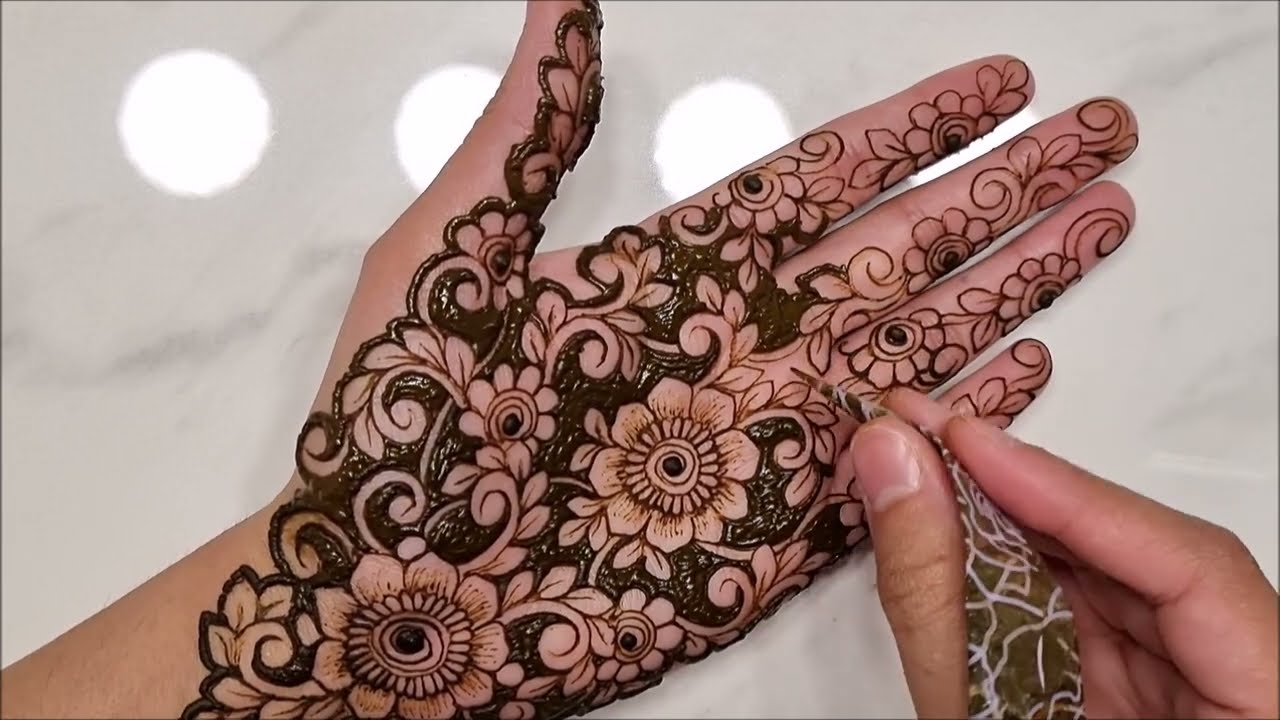 Negative spacing is the best mehndi design for hand