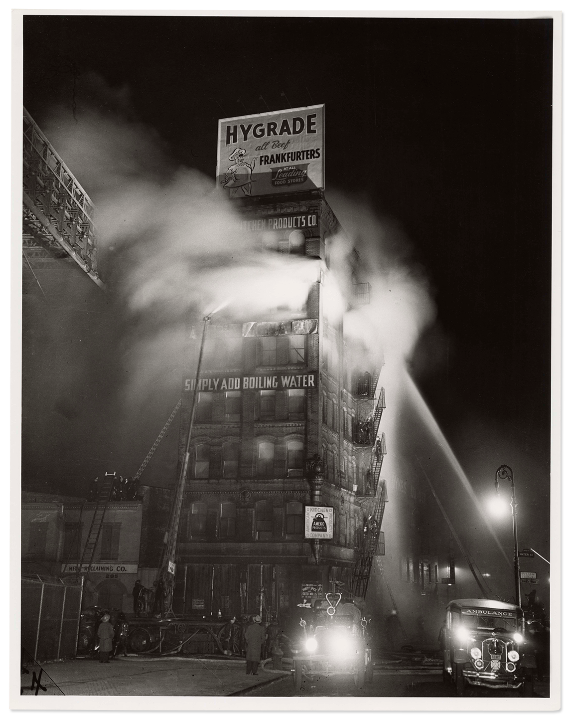 weegee-book-exhibition-icp-ss044.png