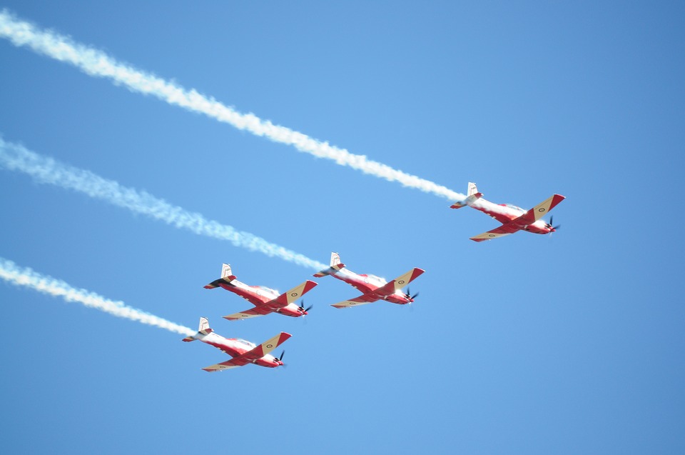 https://cdn.pixabay.com/photo/2016/07/18/07/35/flying-1525468_960_720.jpg