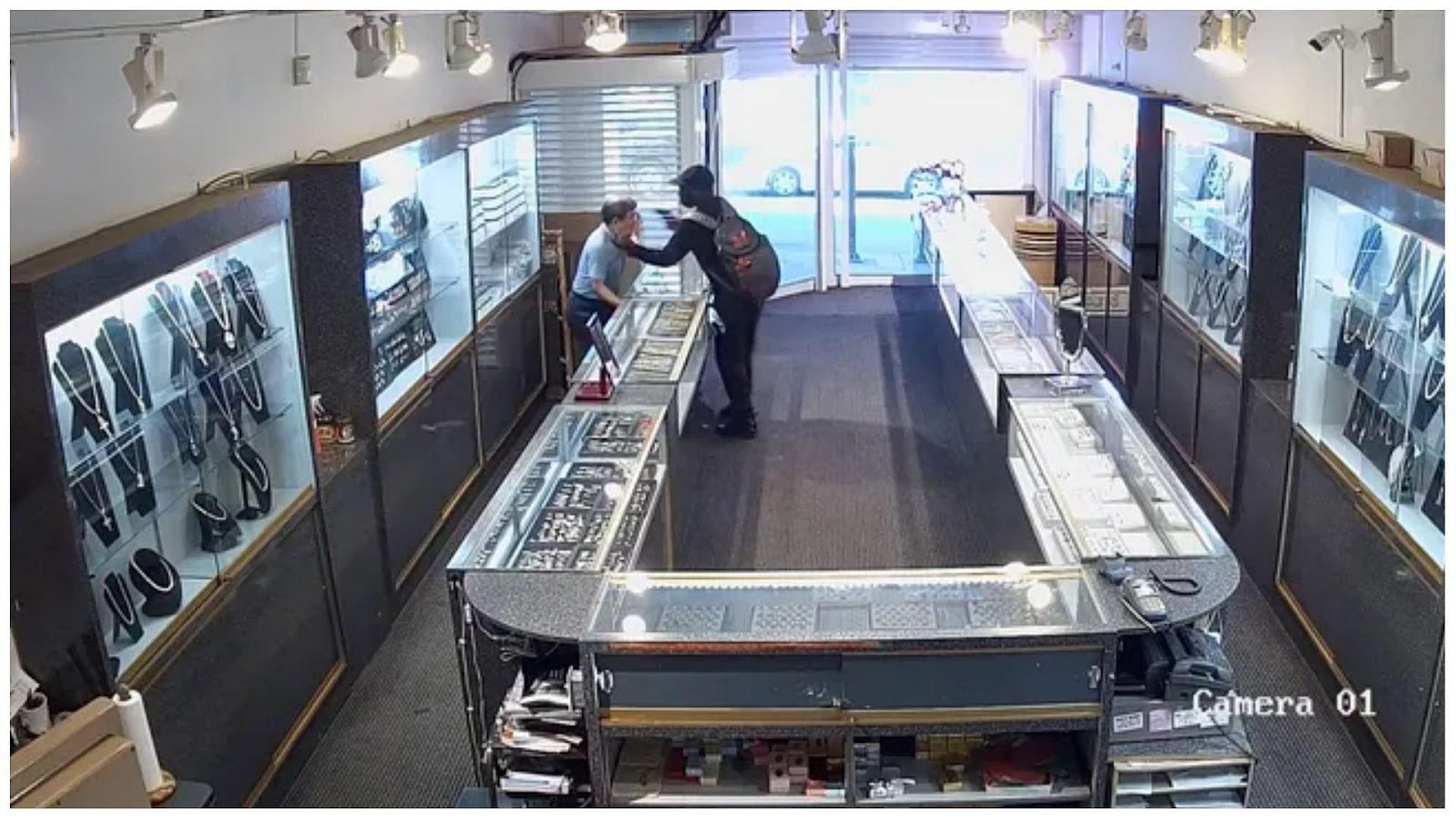 Authorities have reported that the suspect is at large (image via Solid Gold Jewelers)