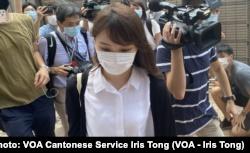 前香港众志成员周庭因去年6-21包围警察总部案,被判入狱10个月, 她12月9日申请保释等候上诉被拒绝 (美国之音/汤惠芸)