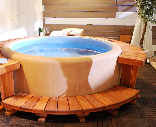 Comprar jacuzzi de exterior: razones y ventajas