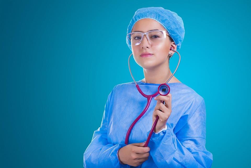 https://pixabay.com/photos/woman-doctor-surgeon-physician-2141808/