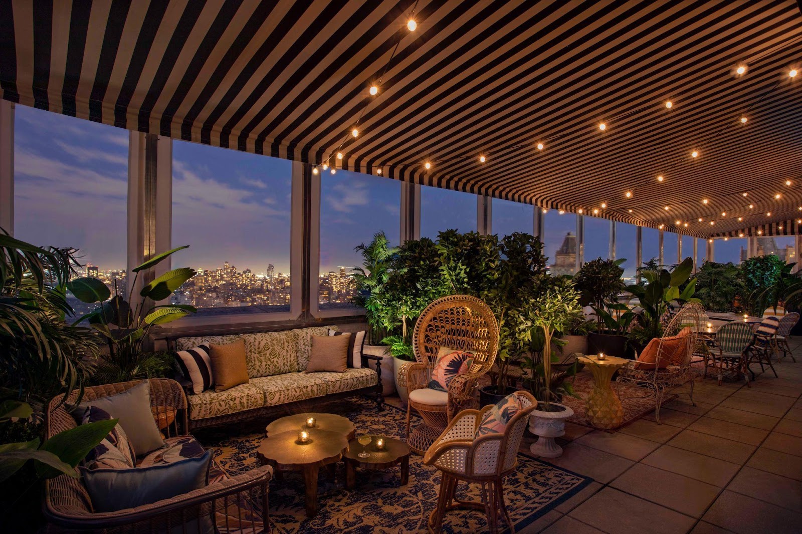 Impecable vista de Darling Rooftop Lounge, en Nueva York .