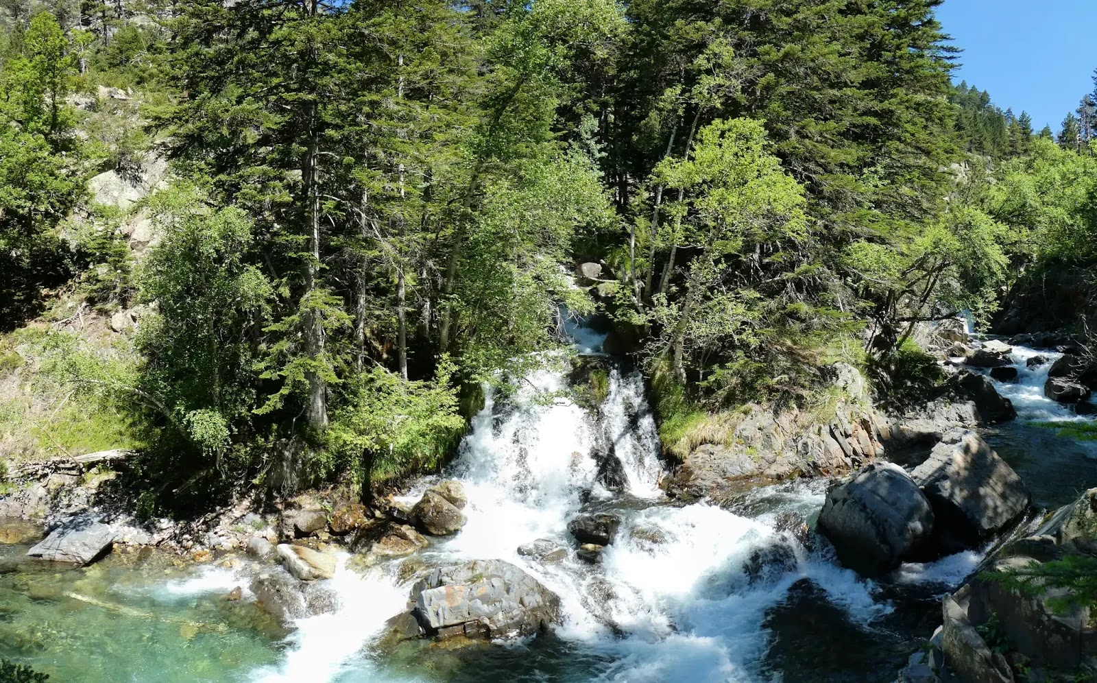  Barranco de Aigües Pases confluyendo con el río Ésera
