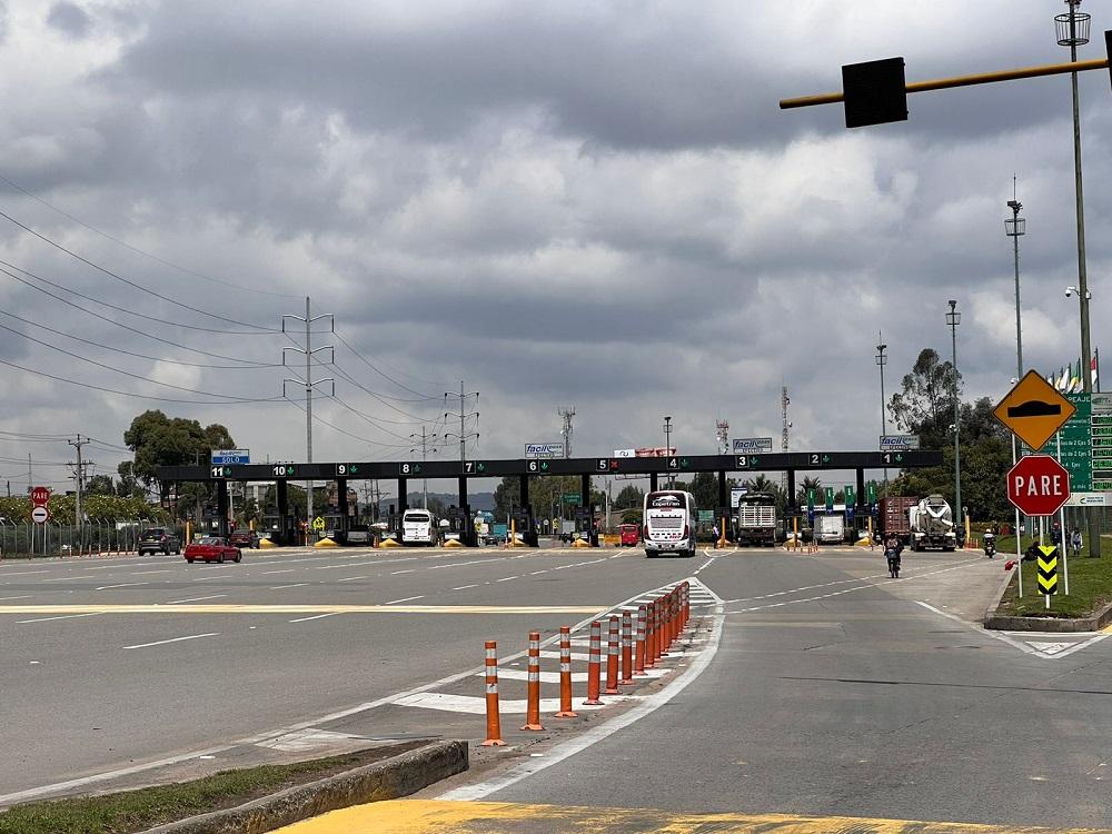 El Pico y Placa Regional organiza la entrada de viajeros por los nueve corredores de ingreso a Bogotá.  En la imagen, el Peaje Concesión Calle 13 (Foto: SDM)  