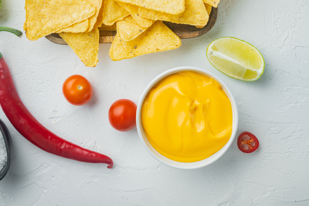 Ingrediente necesare ca să pregătești sos de brânză pentru nachos
