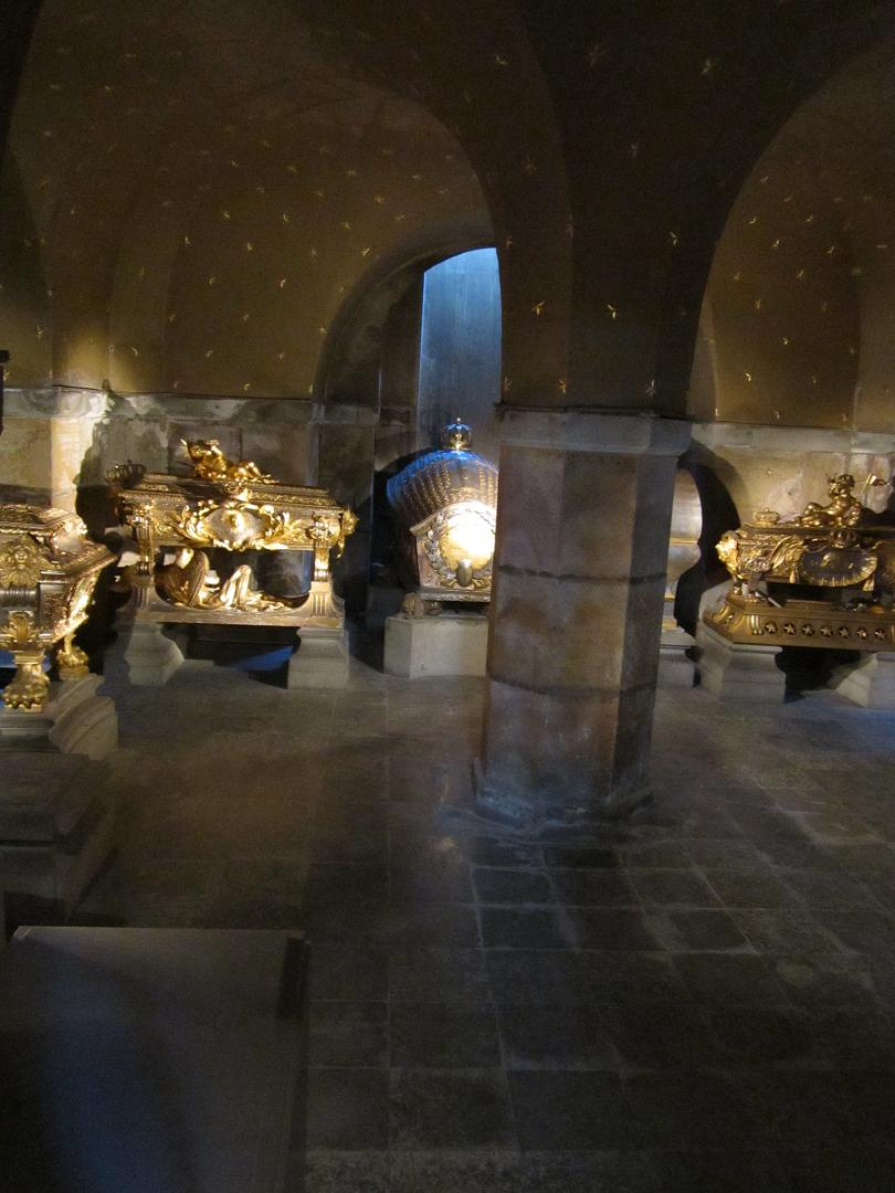 This family crypt and the chapel above it house, in highly ornate coffins, the remains of all four of the Wittelsbach Dynasty monarchs of Sweden whose high-powered period (1654–1720) has been called the Caroline Era for Kings Carl X Gustav, Carl XI and Carl XII.
