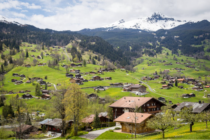 كيف يمكن خفض فاتورة النفقات اليومية .. كم تكلفة السياحة في سويسرا