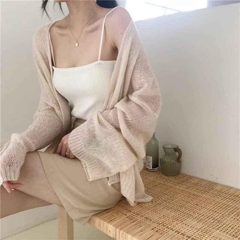 Áo len cardigan mỏng, khoác nhẹ mỗi khi ra đường