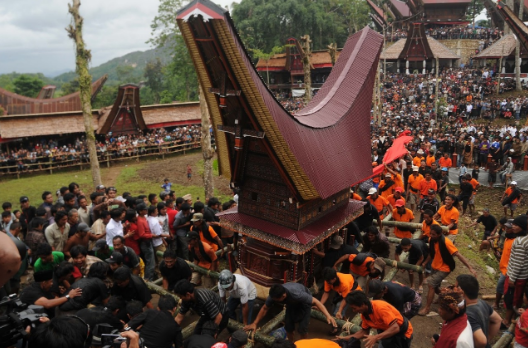 Tradisi Pemakaman Unik “Rambu Solo” di Tana Toraja | Sahabat Lokal